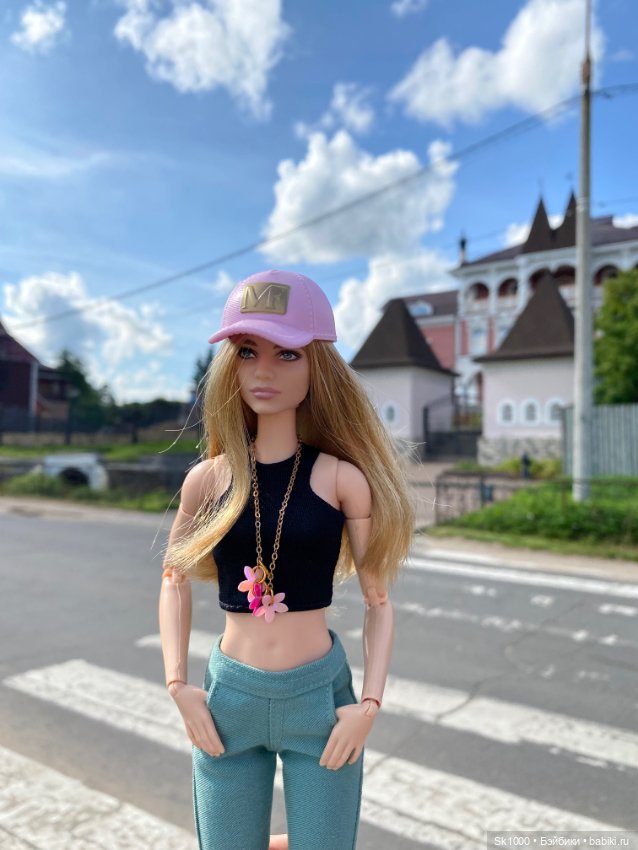 Наташа и Лина в Угличе — Коллекции игровых кукол (Playline): фото полок