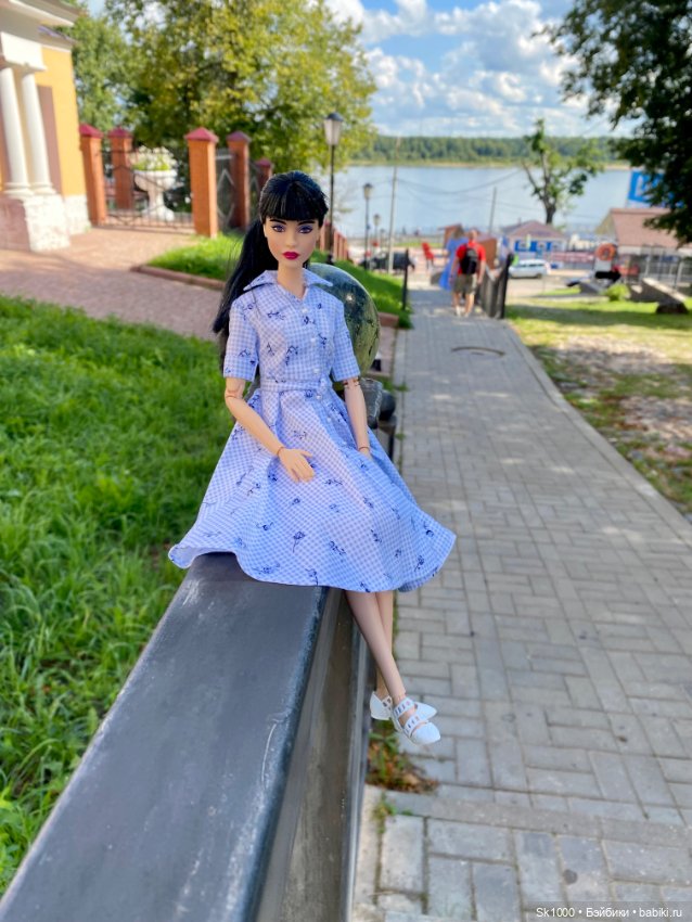 Наташа и Лина в Угличе — Коллекции игровых кукол (Playline): фото полок