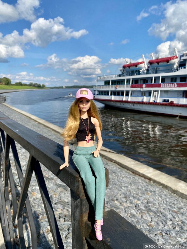 Наташа и Лина в Угличе — Коллекции игровых кукол (Playline): фото полок