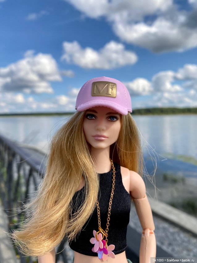 Наташа и Лина в Угличе — Коллекции игровых кукол (Playline): фото полок