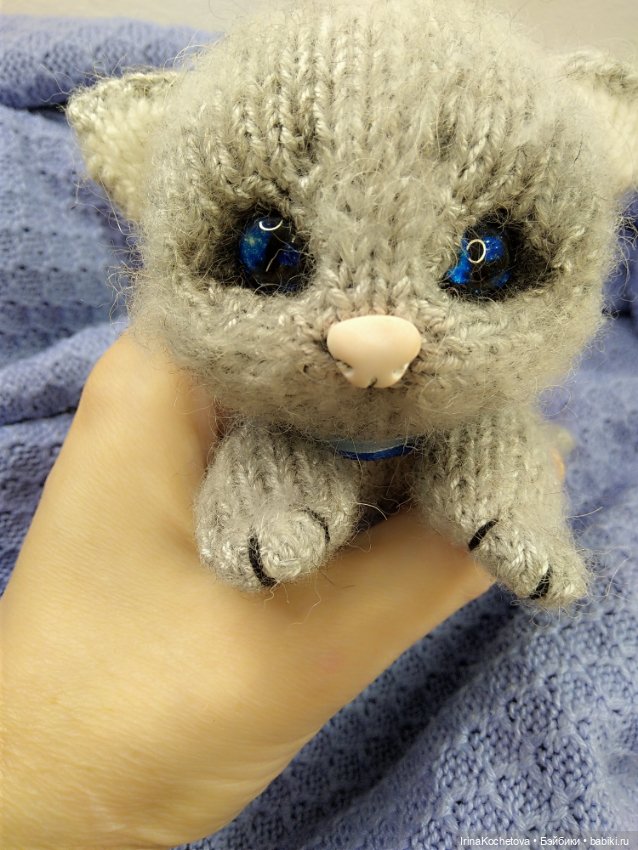 Маленький зайчик в больших и сильных руках (фото 9)