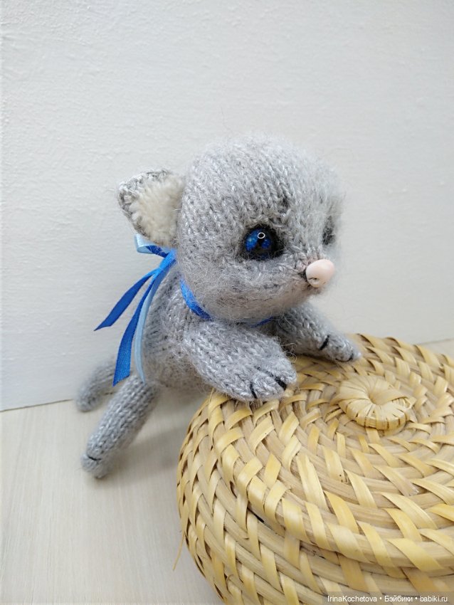 Маленький зайчик в больших и сильных руках (фото 10)