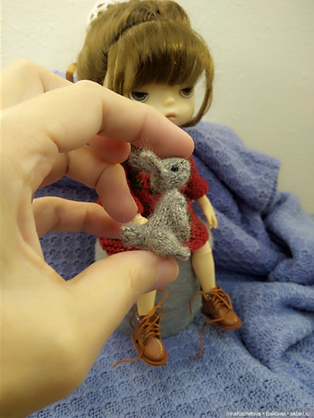 Маленький зайчик в больших и сильных руках (фото 8)