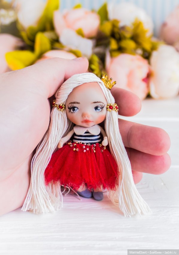 Маленькая куколка Агата — Авторские игрушки из разных материалов: синельная проволока (фото 4)