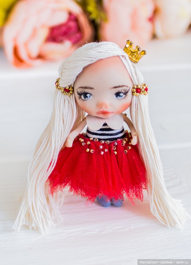 Маленькая куколка Агата — Авторские игрушки из разных материалов: синельная проволока (фото 2)