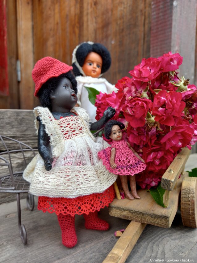 Яркие куклы ориенталы, сбор лепестков роз (фото 2)