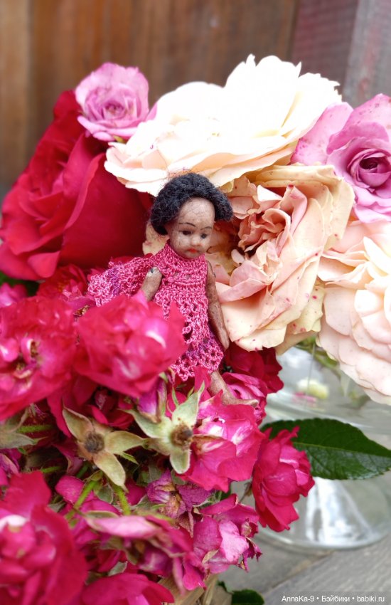 Яркие куклы ориенталы, сбор лепестков роз (фото 6)