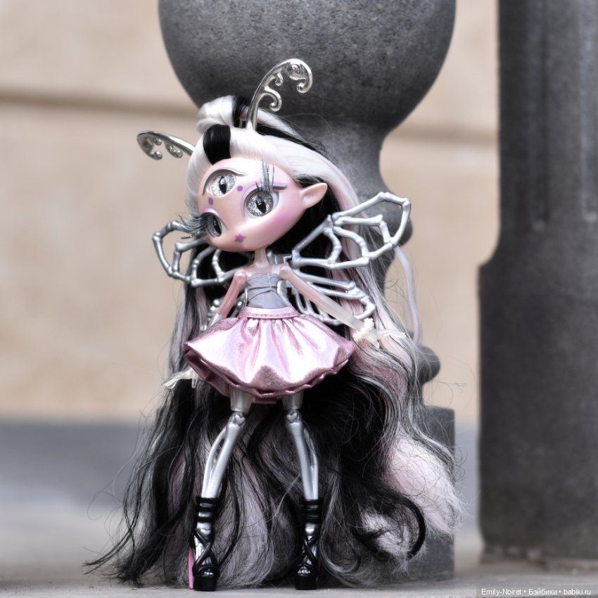 Что-то на космическом. Monster High
