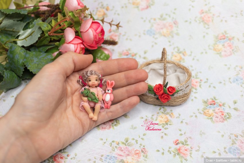 Малышка в корзинке — Авторские миниатюрные куклы: лепка (фото 4)
