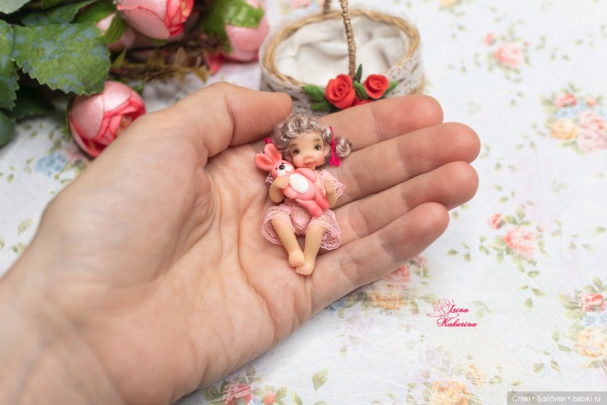 Малышка в корзинке — Авторские миниатюрные куклы: лепка (фото 3)