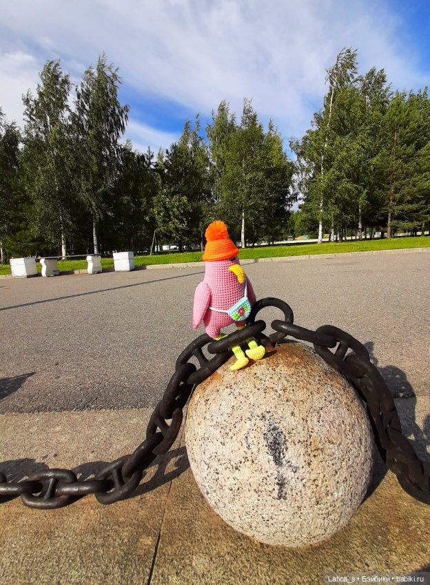 Вязаная игрушка Себастьян