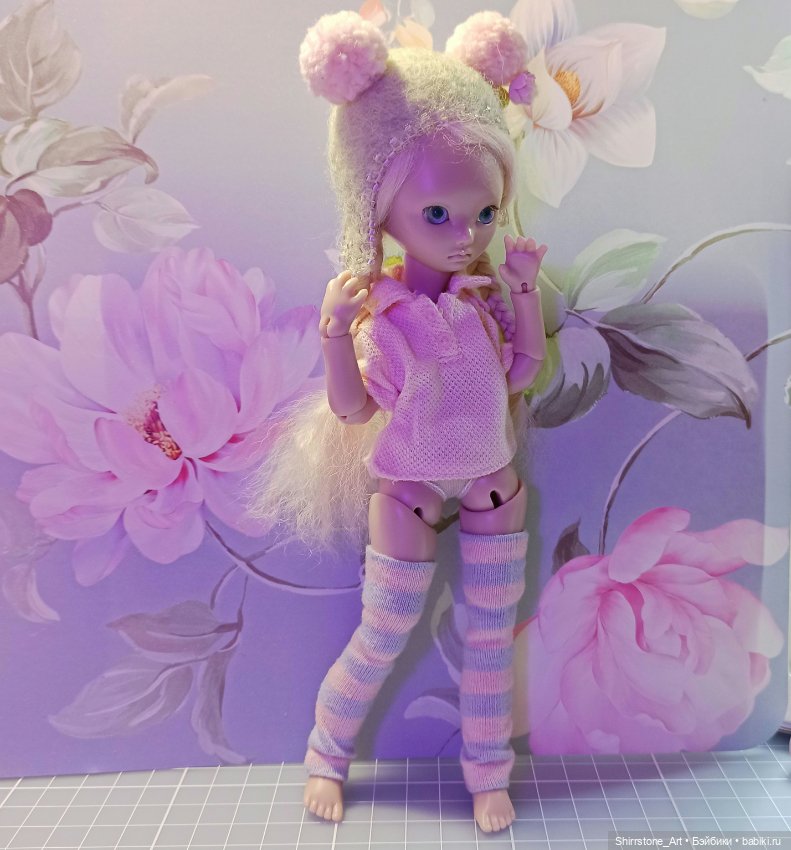 Наша Саша гуляет по рабочему столу