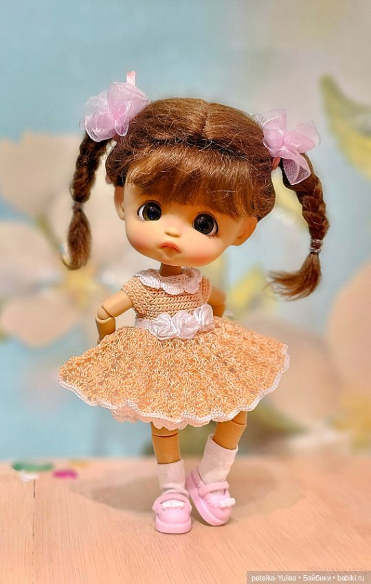 Платьице для кукол из ниток для шитья (фото 5)