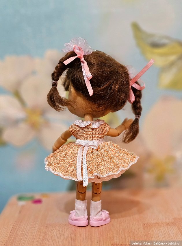 Платьице для кукол из ниток для шитья (фото 4)