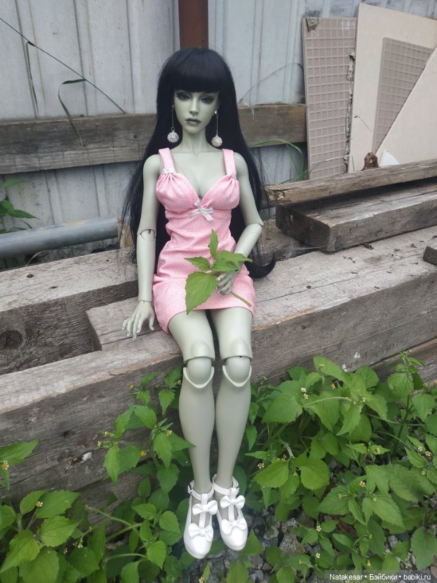 Летняя Раффина Iplehouse на прогулке