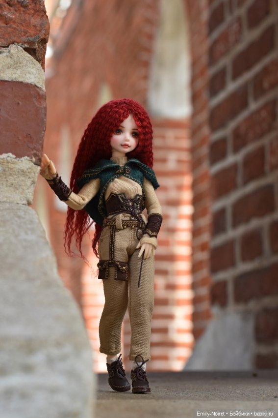 Девочка с кудрями винного цвета (фото 3)