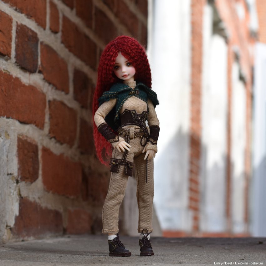 Девочка с кудрями винного цвета (фото 2)