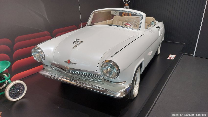 "Конь-огонь. XX век в истории игрушек". Лошадки Елены Кармацкой