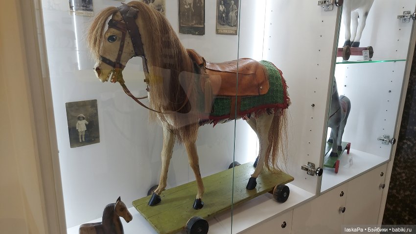 "Конь-огонь. XX век в истории игрушек". Лошадки Елены Кармацкой