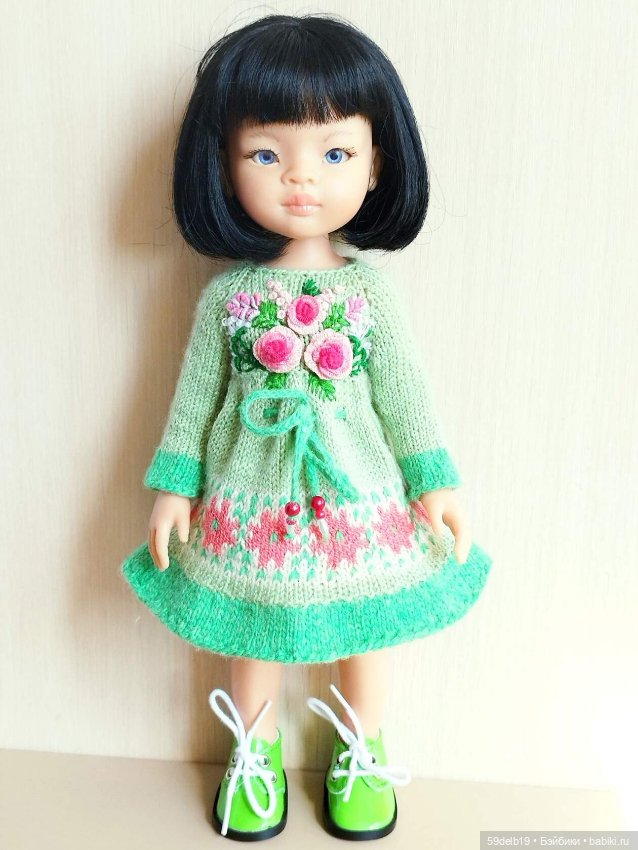 Платье с объемной бразильской вышивкой для кукол Паола Рейна