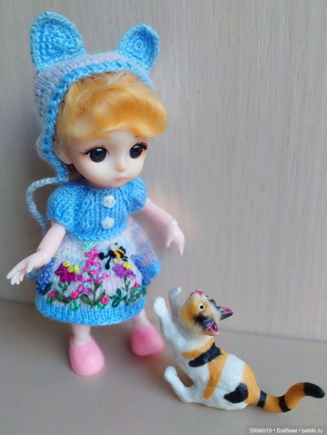 Тея в новом наряде и с новой подружкой - кошечкой Лаской (фото 8)