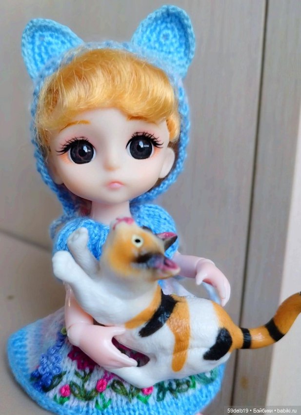 Тея в новом наряде и с новой подружкой - кошечкой Лаской