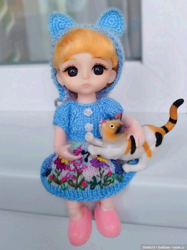 Тея в новом наряде и с новой подружкой - кошечкой Лаской