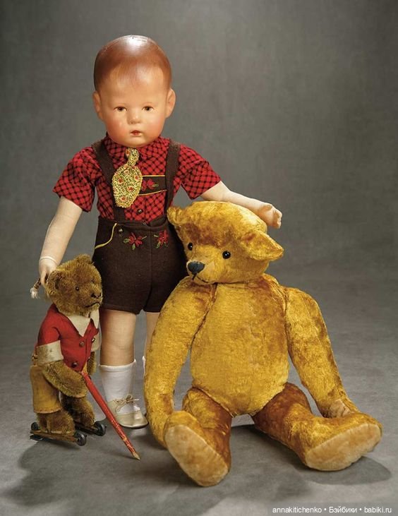 Много фотографий с забавными медведями и антикварными куклами (фото 6)