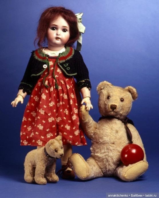 Много фотографий с забавными медведями и антикварными куклами (фото 5)