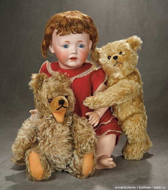 Много фотографий с забавными медведями и антикварными куклами (фото 7)
