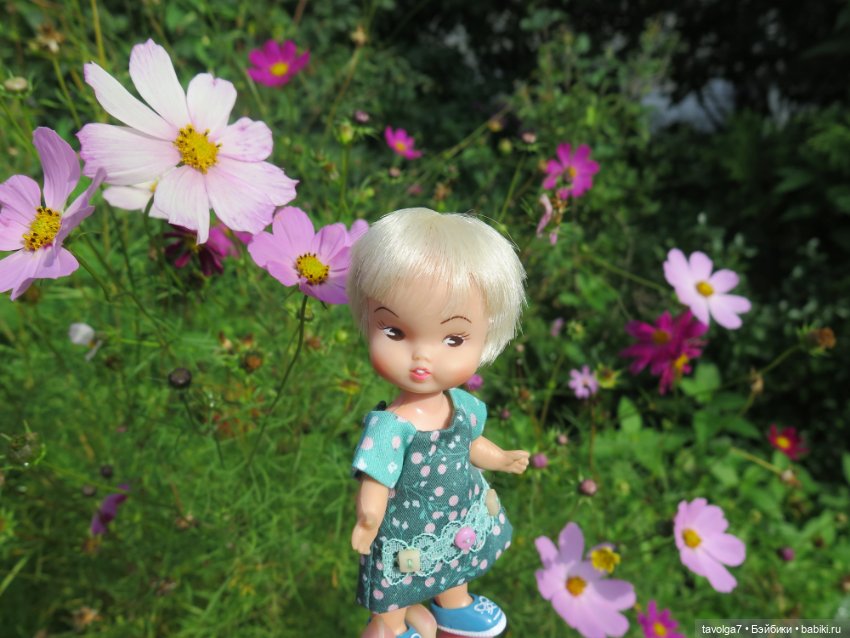 "Истекает мёдом, светом и смолой."