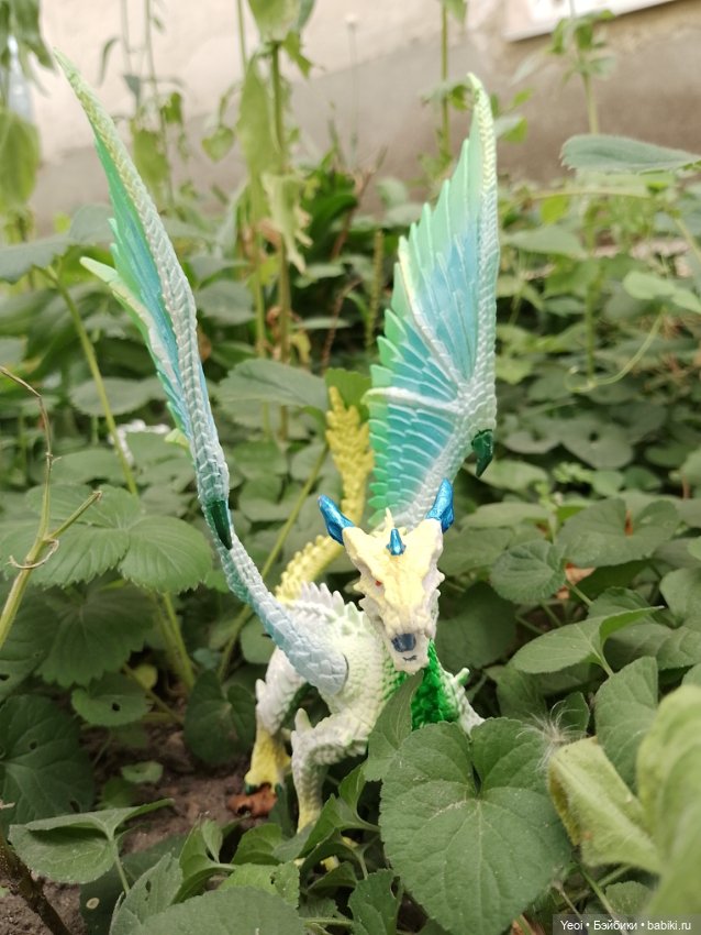 Две статичные фигурки драконов