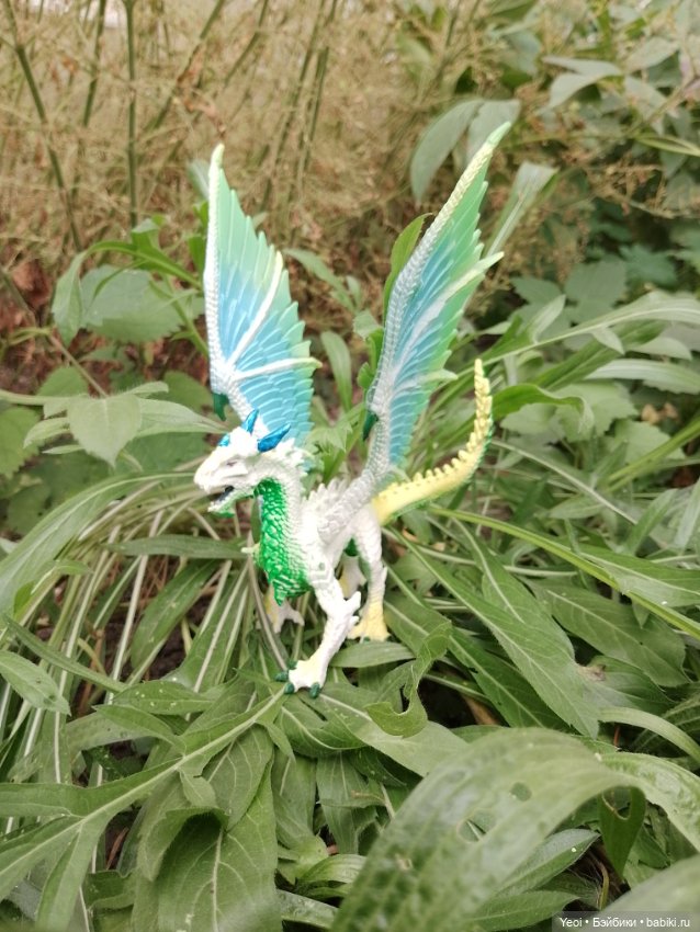 Две статичные фигурки драконов