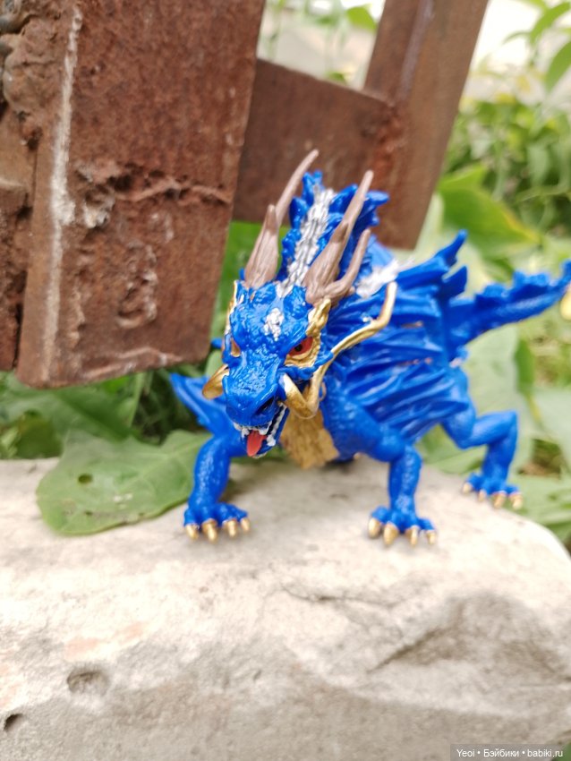 Две статичные фигурки драконов