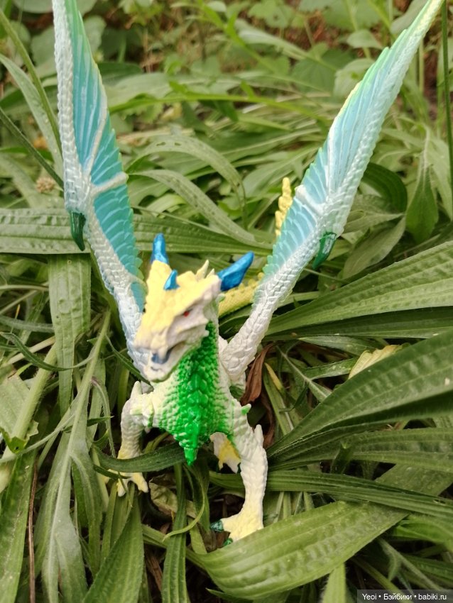 Две статичные фигурки драконов