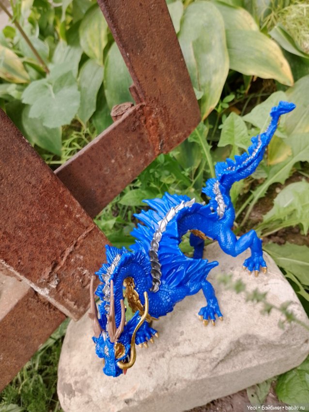 Две статичные фигурки драконов