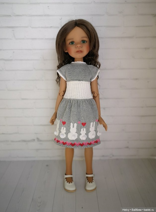 Gemma от Kaye Wigs. Платье с зайцами