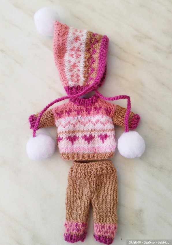 И снова Тея в очередной обновке