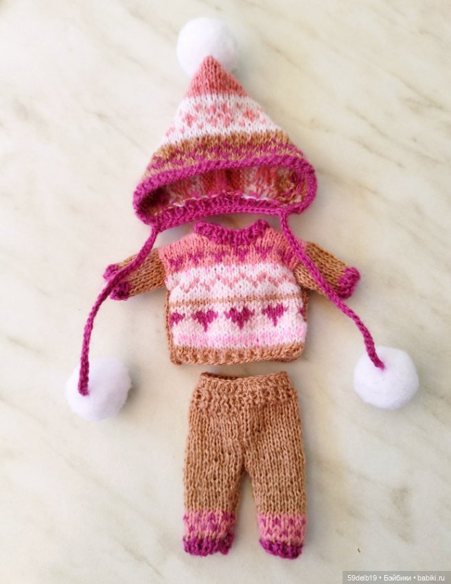 И снова Тея в очередной обновке