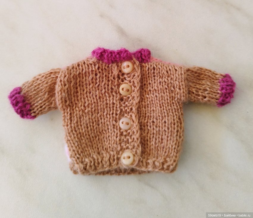 И снова Тея в очередной обновке