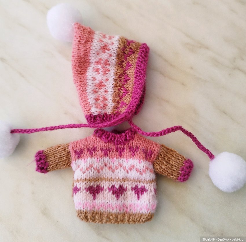 И снова Тея в очередной обновке