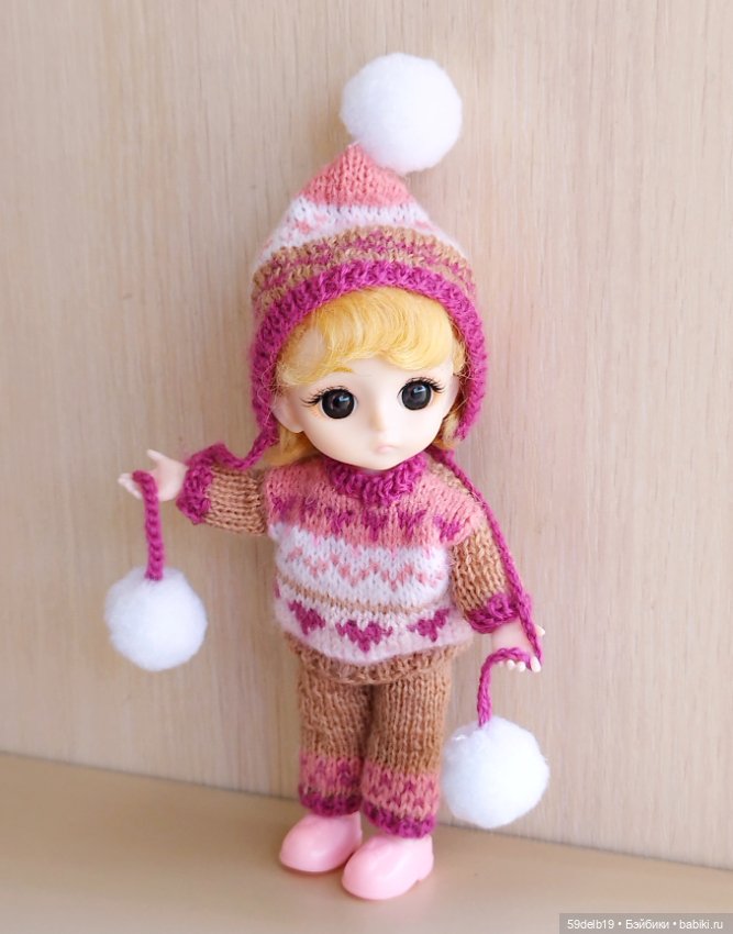 И снова Тея в очередной обновке