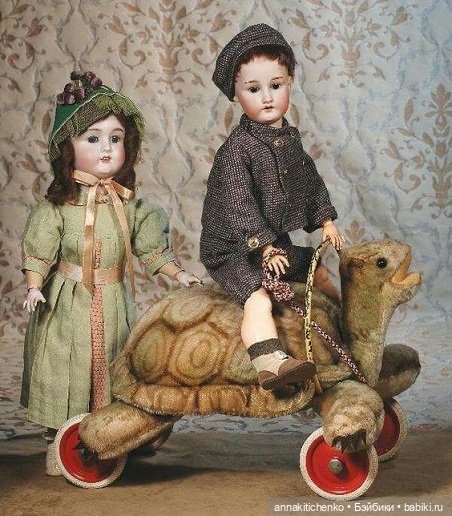 Антикварные куклы и их игрушки. Фотографии часть 2