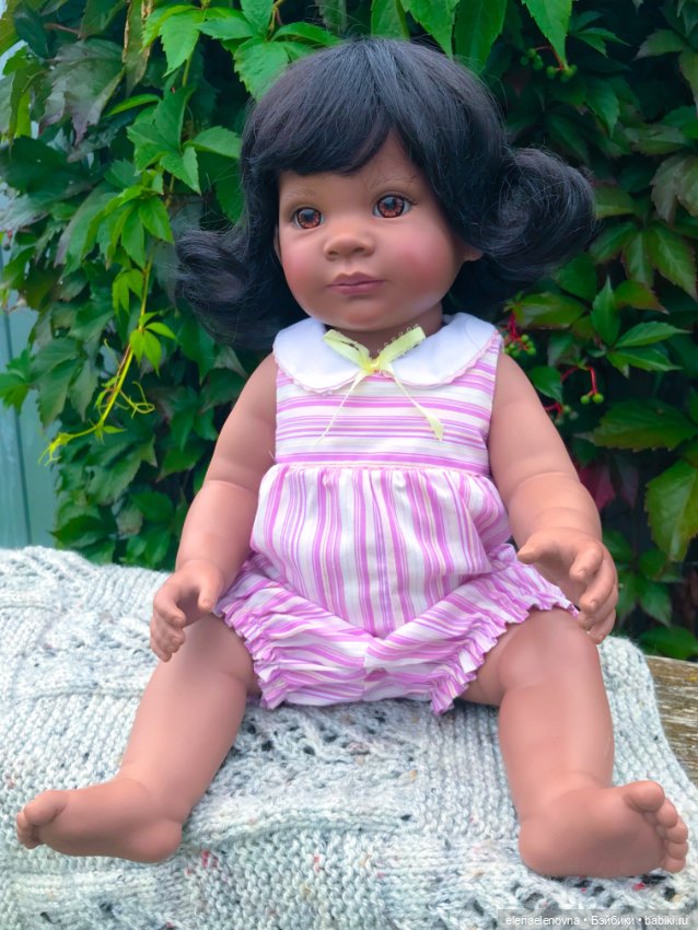 Фотогеничная Эмили Носик пуговкой (фото 2)