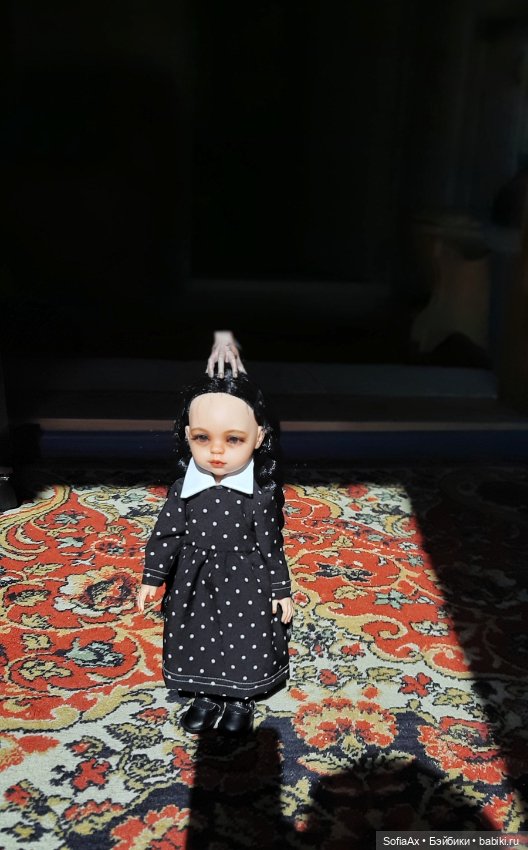 Маленькая путешественница Уинсдей (фото 8)