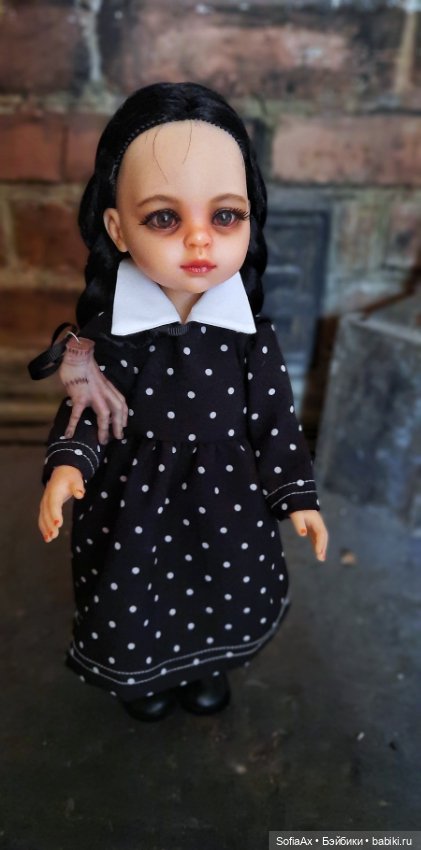 Маленькая путешественница Уинсдей (фото 6)