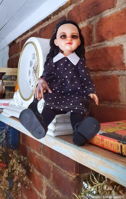 Маленькая путешественница Уинсдей (фото 10)