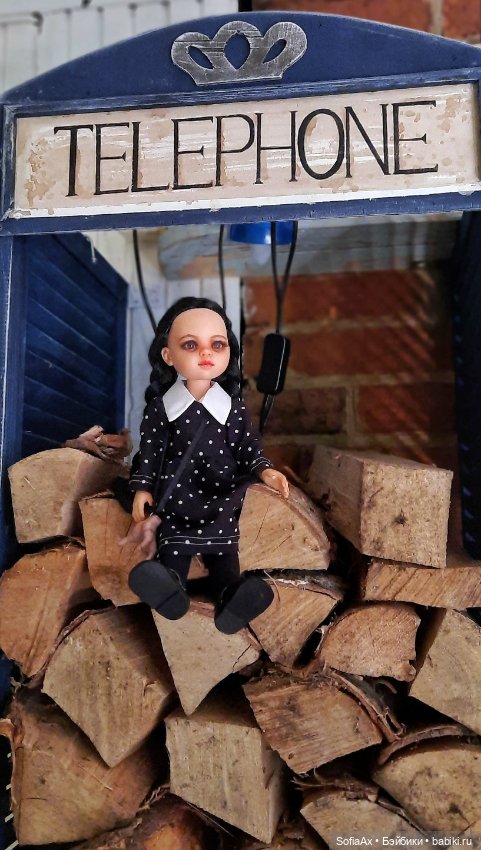 Маленькая путешественница Уинсдей (фото 9)