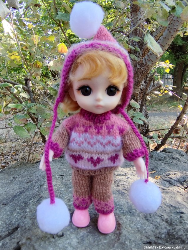 Тея в разных нарядах на природе