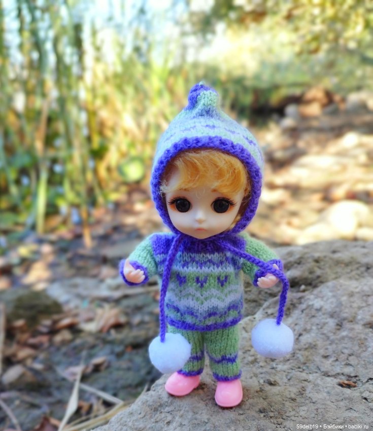 Тея в разных нарядах на природе